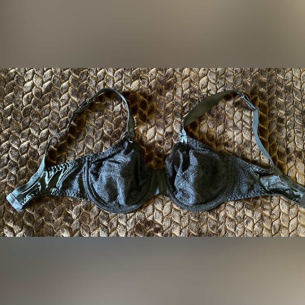 Black lace bra, 34D